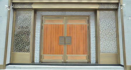 云南昆明铜门厂家为大家介绍铜门的分类和