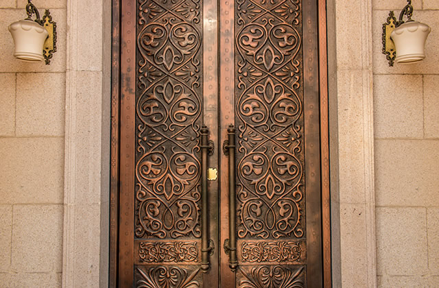 仿铜门是什么材质