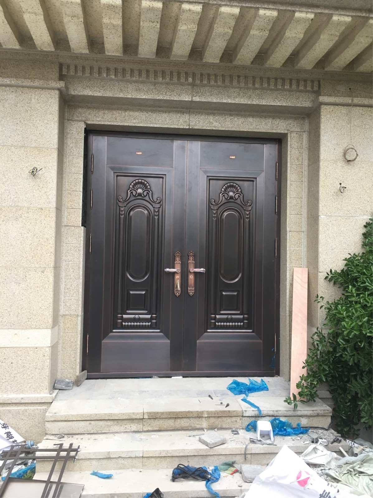 铜门安装实拍图 - 美篇